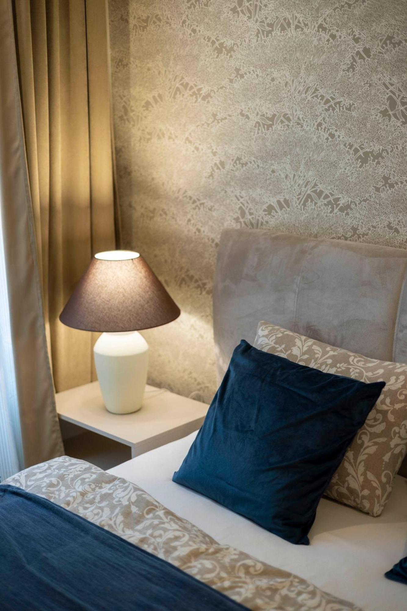 Cozy Boulevard Apartment In The Heart Of Boedapest Buitenkant foto