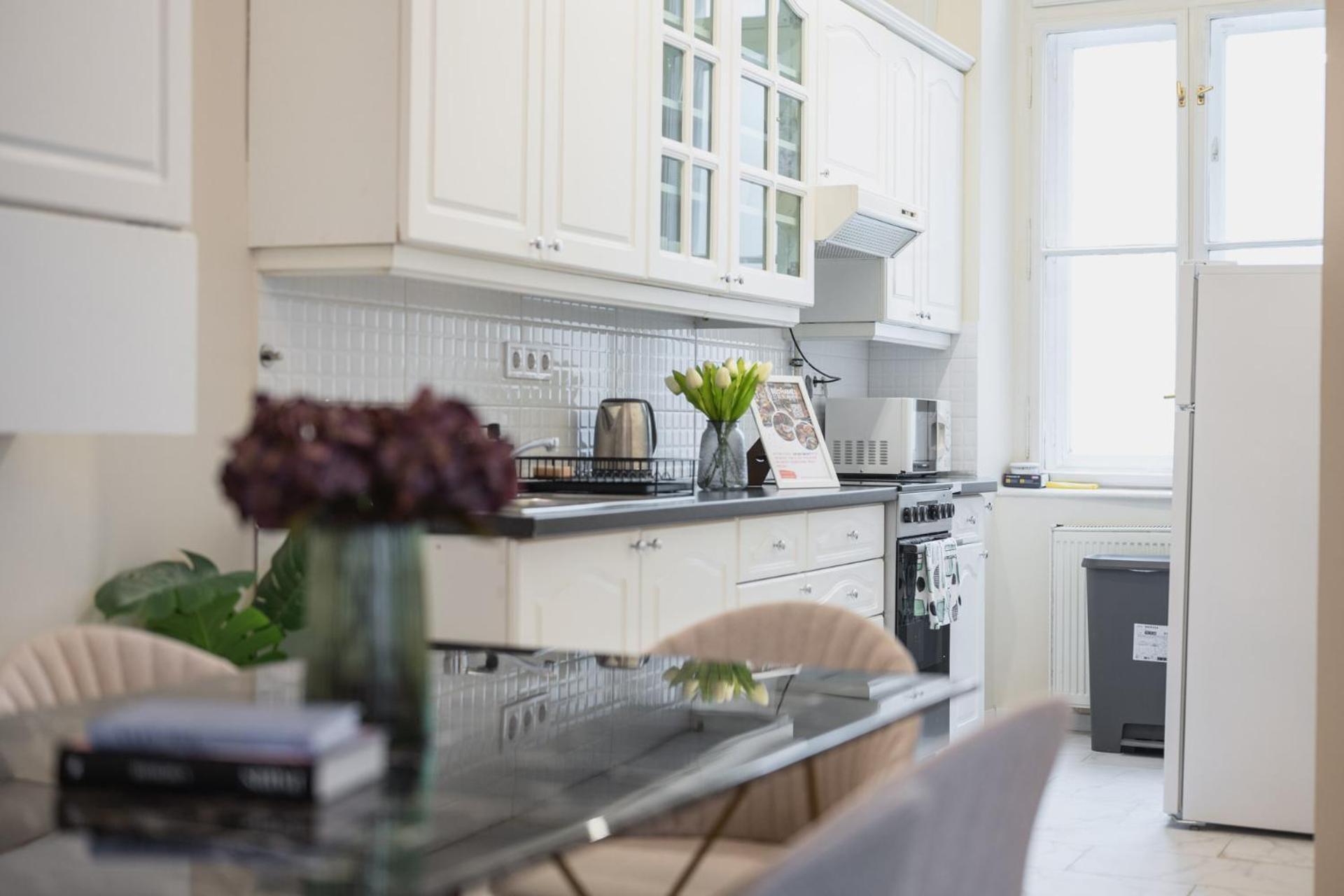 Cozy Boulevard Apartment In The Heart Of Boedapest Buitenkant foto